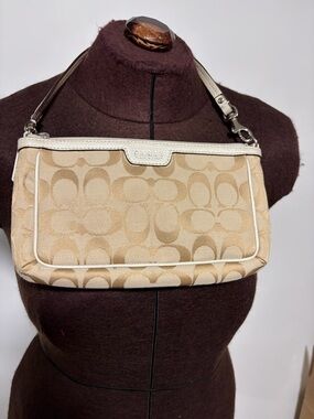 NWOT Coach Signature Canvas Small Hand Bag/Wristlet